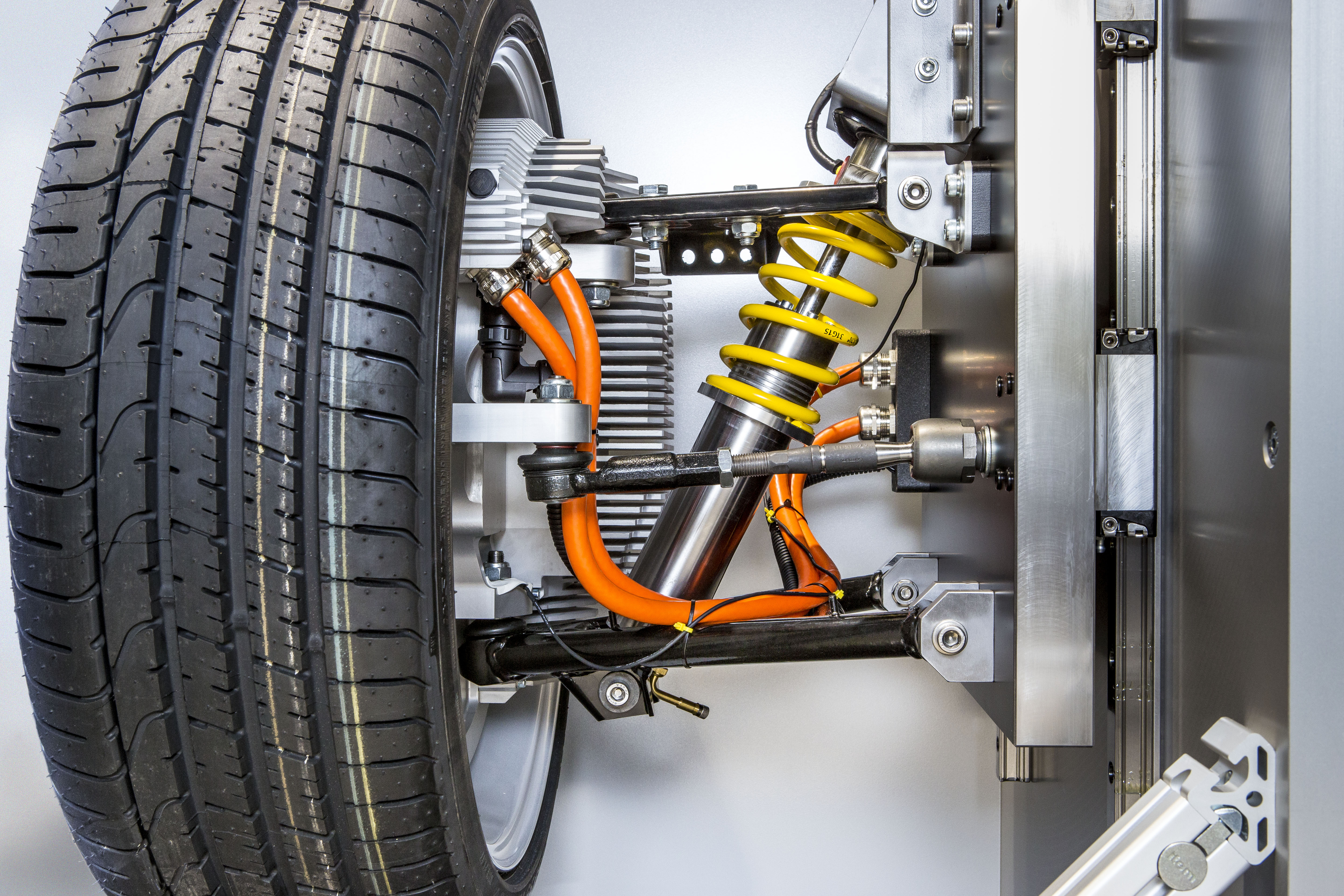 Demonstrator eines adaptiven Dämpfers auf der Automotive Testing Expo in Stuttgart. 