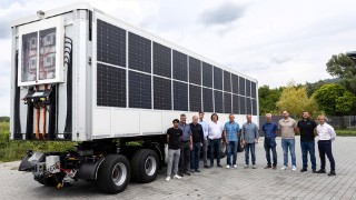 Hocheffizient: Der »evTrailer2« wurde am Ende der Projektlaufzeit in einem gemeinsamen Ab-schlusstreffen bei der CuroCon GmbH im Konsortium präsentiert