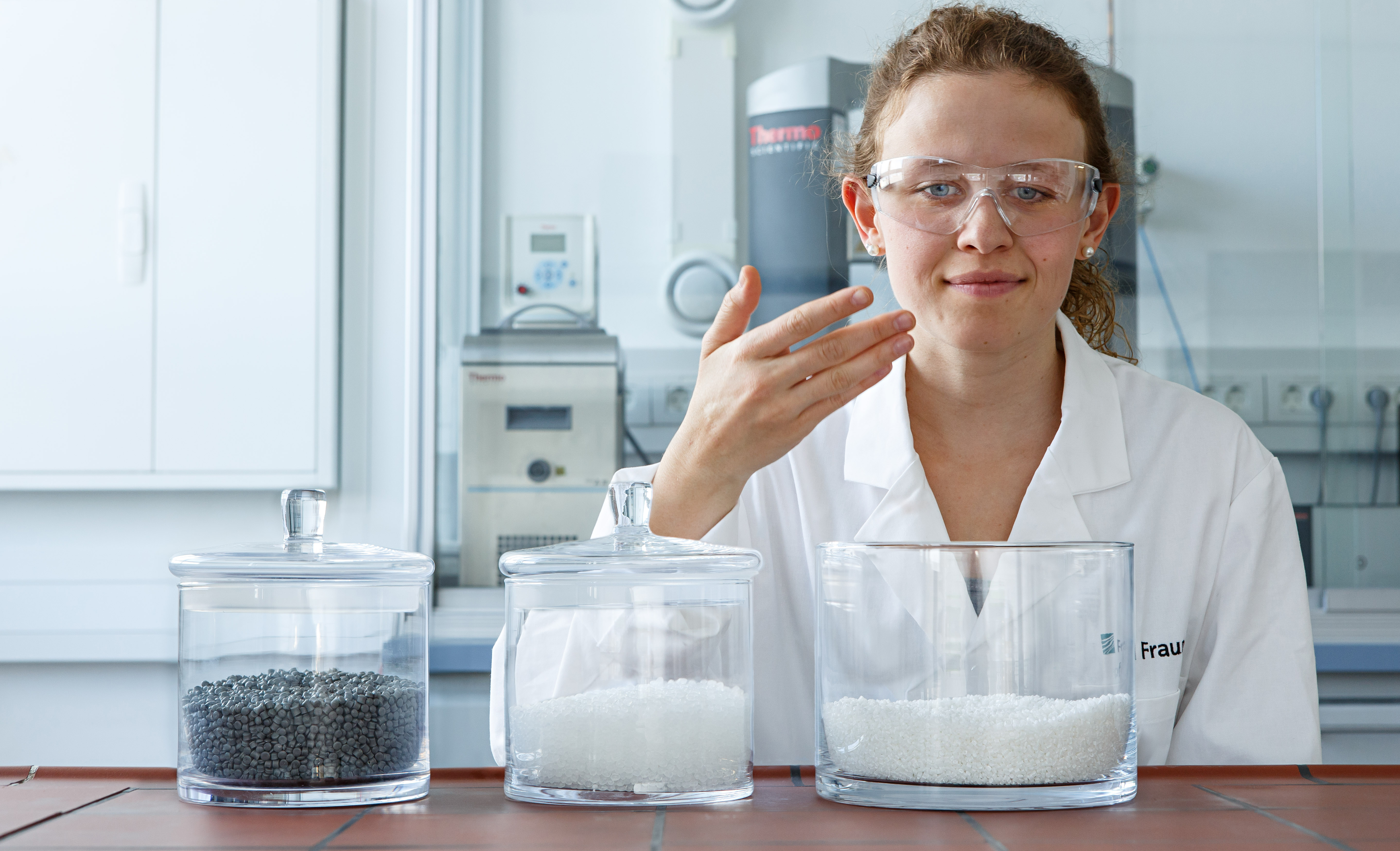 Reduktion von Emissionen aus Kunststoffrezyklaten Kreislaufwirtschaft: Reduktion von Emissionen aus Kunststoffrezyklaten durch gezielte Additivierung