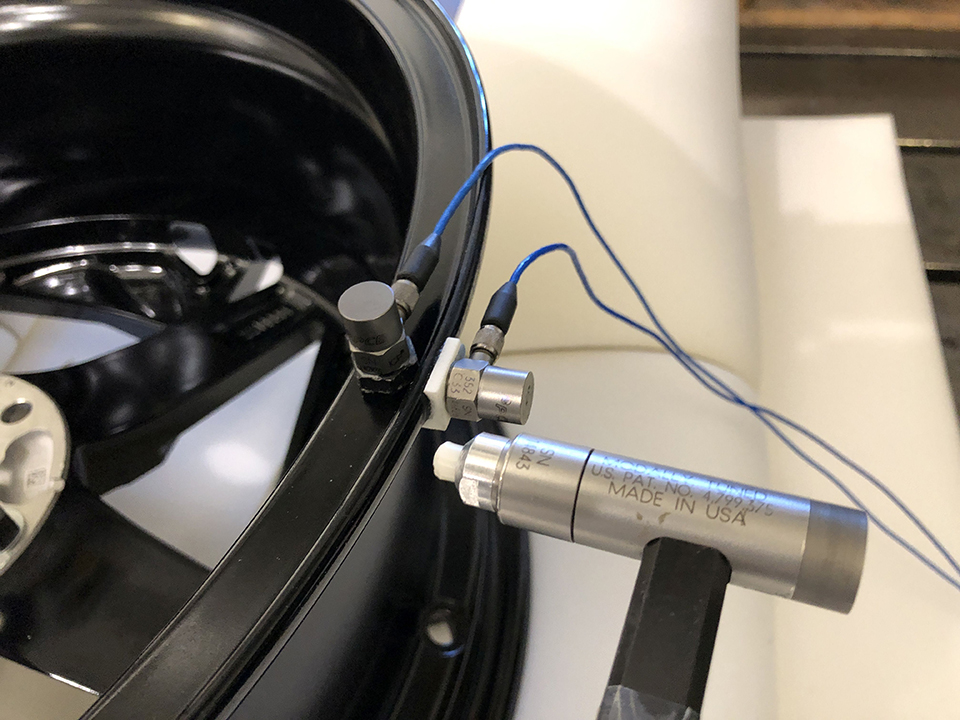 dynamische Eigenschaften von Rädern experimentell validieren