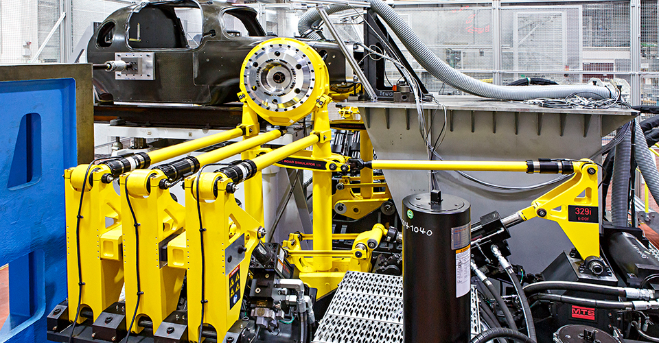 Fahrwerksuntersuchung, multiaxiale Erprobungsumgebung 